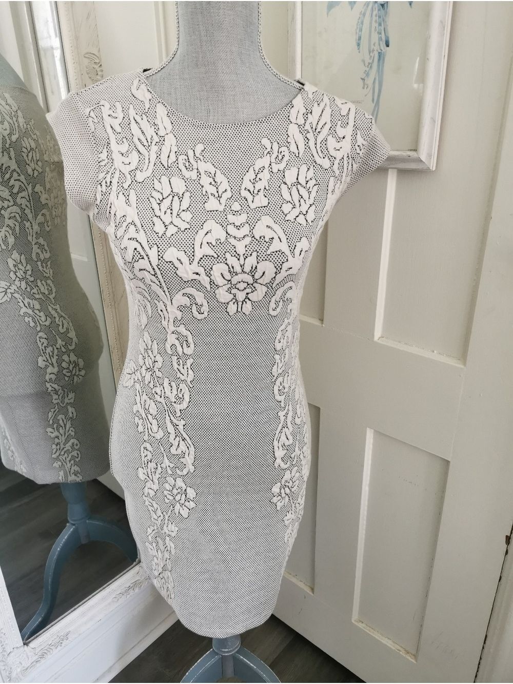 Womens Spring Dress 🌸 Xhilaration Stretch White/Grey Patterned Flowers. Size S